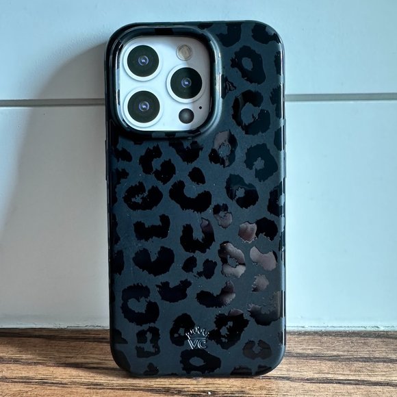 Velvet Caviar | Black leopard iPhone 14 case - Picture 1 of 3